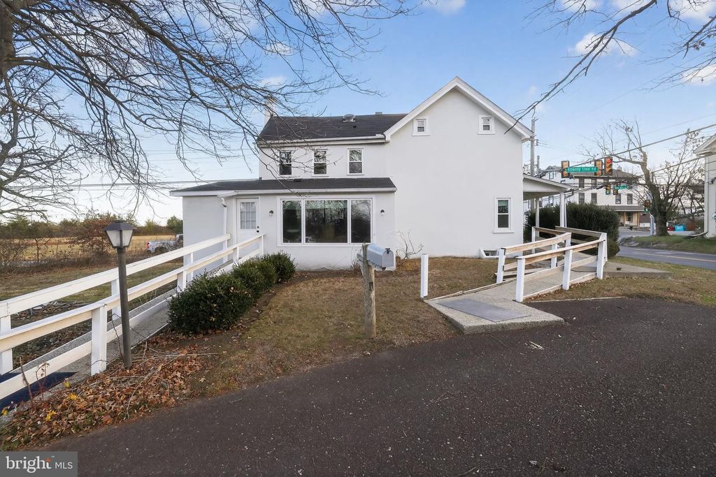 3 N COUNTY LINE RD, Telford, PA 18969