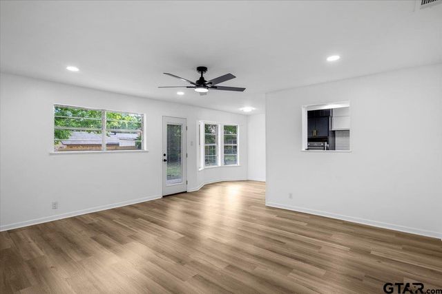3125 Autumn Leaves Dr, Tyler, TX 75702
