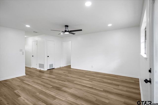 3125 Autumn Leaves Dr, Tyler, TX 75702