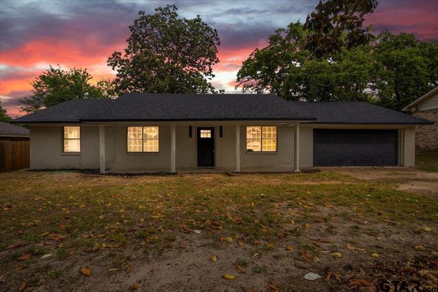 3125 Autumn Leaves Dr, Tyler, TX 75702
