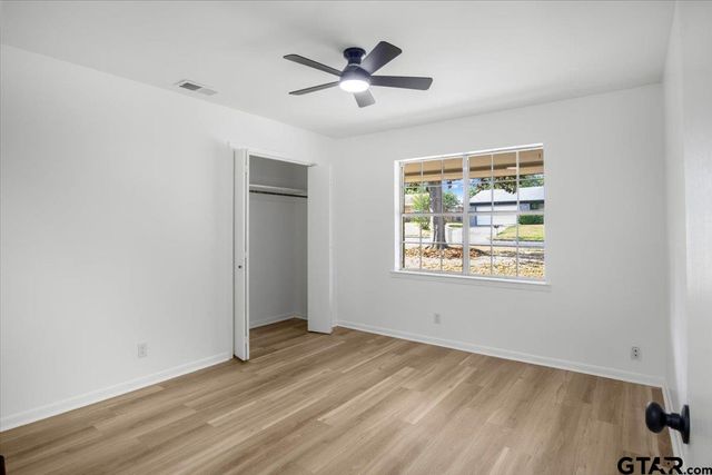 3125 Autumn Leaves Dr, Tyler, TX 75702