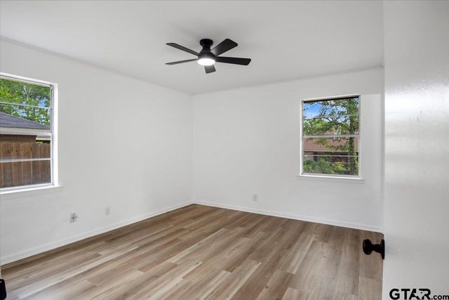 3125 Autumn Leaves Dr, Tyler, TX 75702