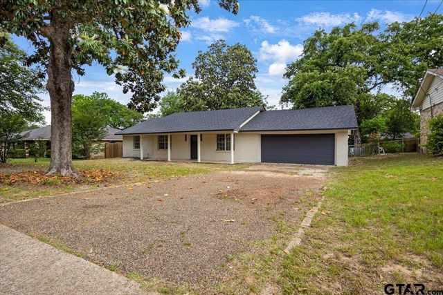 3125 Autumn Leaves Dr, Tyler, TX 75702