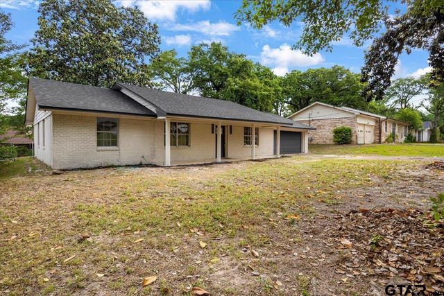 3125 Autumn Leaves Dr, Tyler, TX 75702