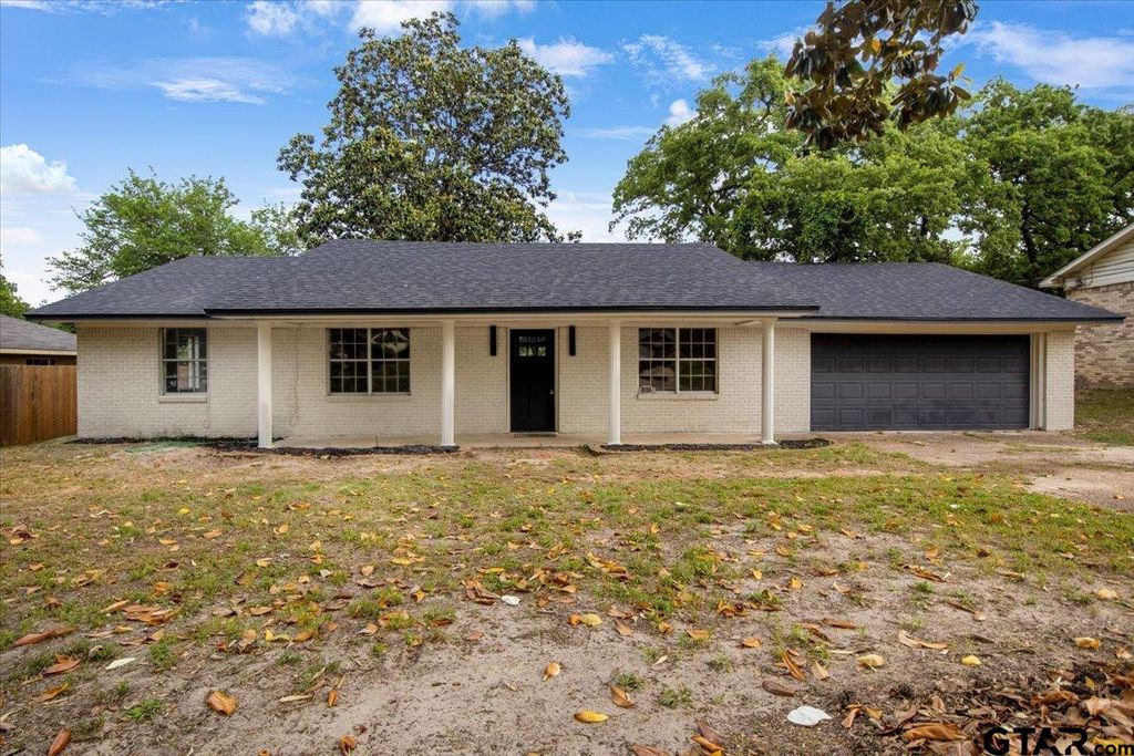 3125 Autumn Leaves Dr, Tyler, TX 75702