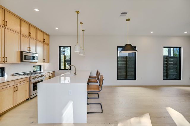 3503 Kay ST 2, Austin, TX 78702