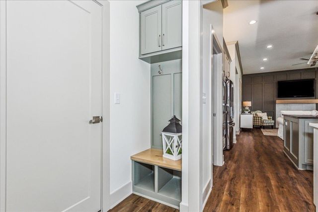 5918 E Forbes Ct, Bel Aire, KS 67220