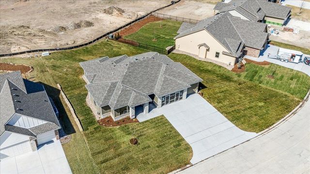 5918 E Forbes Ct, Bel Aire, KS 67220