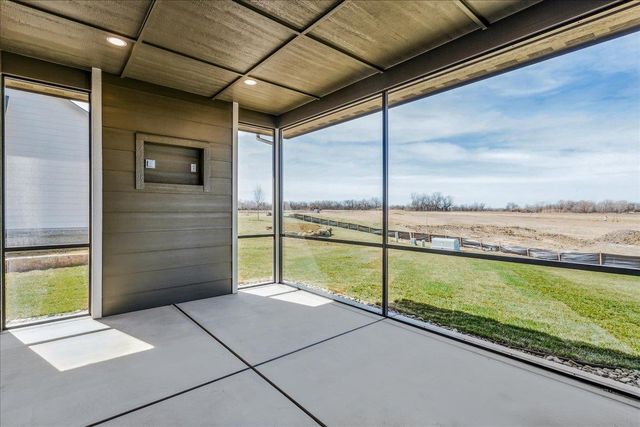 5918 E Forbes Ct, Bel Aire, KS 67220