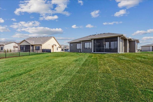 5918 E Forbes Ct, Bel Aire, KS 67220