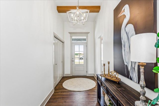 5918 E Forbes Ct, Bel Aire, KS 67220