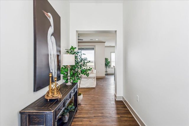 5918 E Forbes Ct, Bel Aire, KS 67220