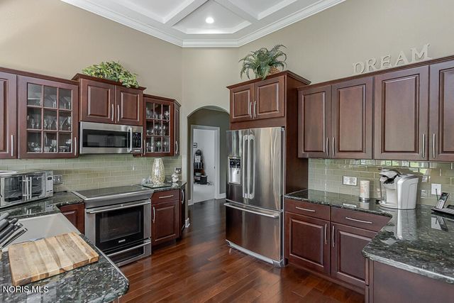 9140 Pelican Cove Court, Sylvania, OH 43560