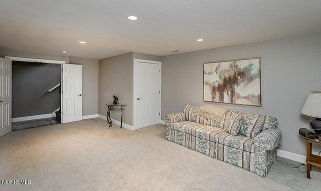 9140 Pelican Cove Court, Sylvania, OH 43560