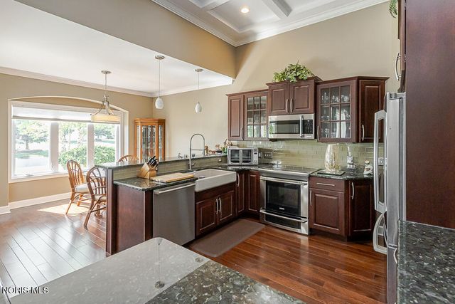 9140 Pelican Cove Court, Sylvania, OH 43560
