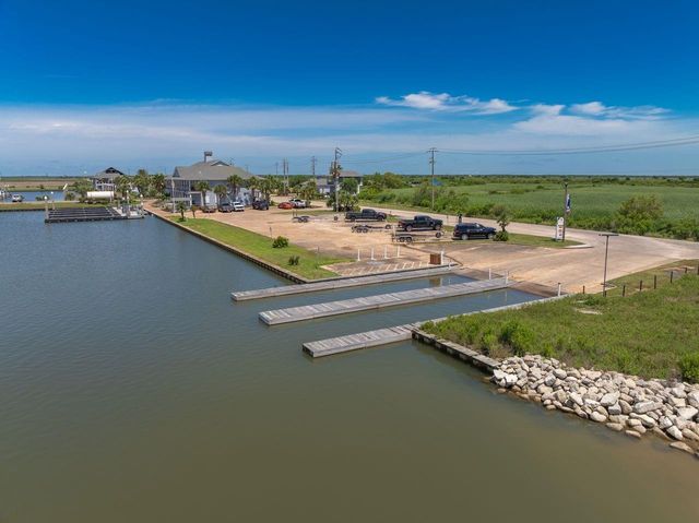 8 Marathon, Hitchcock, TX 77563
