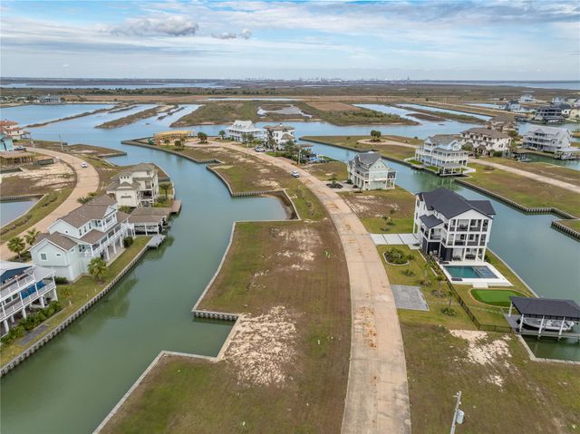 8 Marathon, Hitchcock, TX 77563