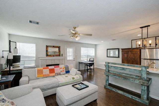 150 S Walden Elms Circle, The Woodlands, TX 77382