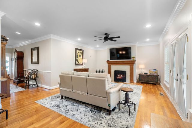 87 Garrison Dr, Mcminnville, TN 37110