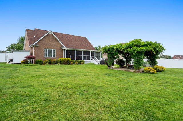 87 Garrison Dr, Mcminnville, TN 37110