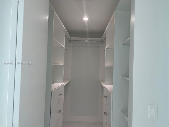 1080 Brickell Ave 1607, Miami, FL 33131