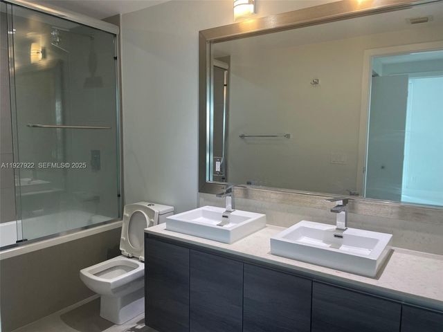 1080 Brickell Ave 1607, Miami, FL 33131