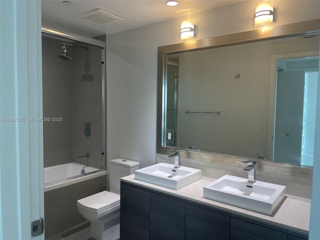 1080 Brickell Ave 1607, Miami, FL 33131