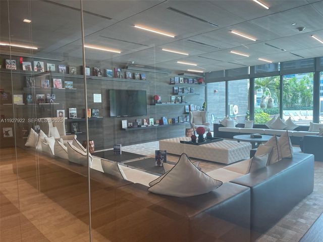 1080 Brickell Ave 1607, Miami, FL 33131