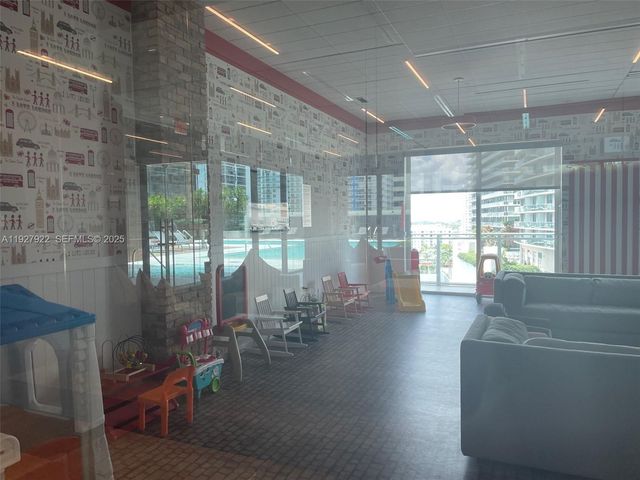 1080 Brickell Ave 1607, Miami, FL 33131