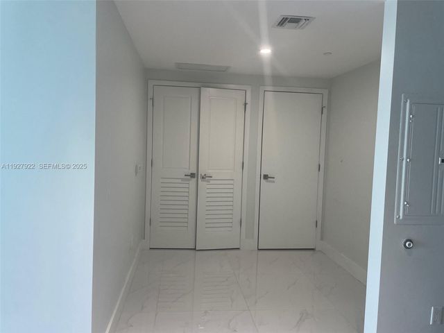 1080 Brickell Ave 1607, Miami, FL 33131