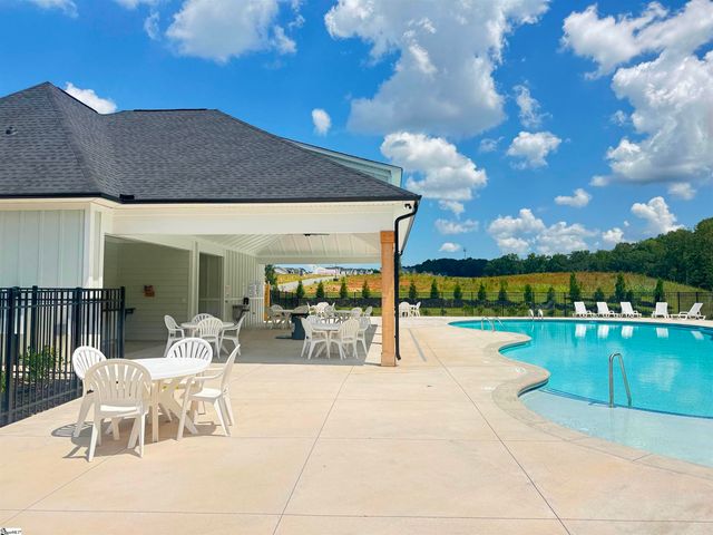 2049 Halton Oaks Drive, Spartanburg, SC 29303