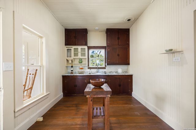 242 Model T, Blanco, TX 78606