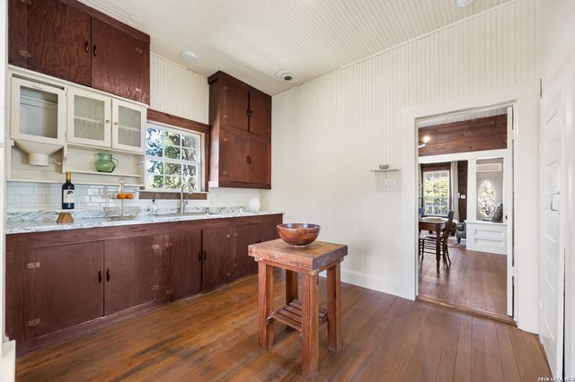 242 Model T, Blanco, TX 78606