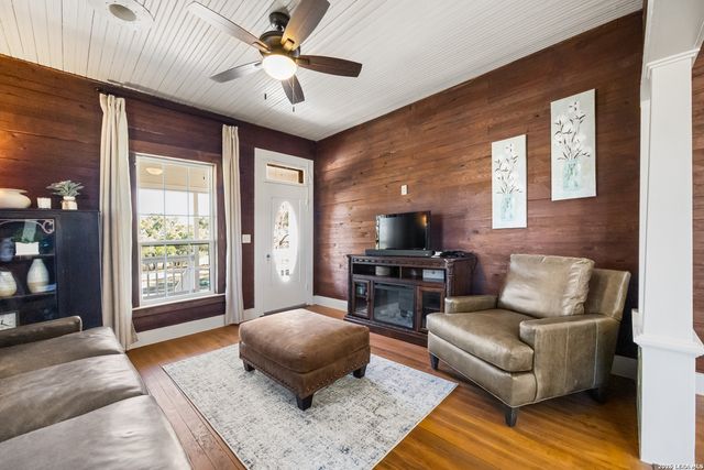 242 Model T, Blanco, TX 78606