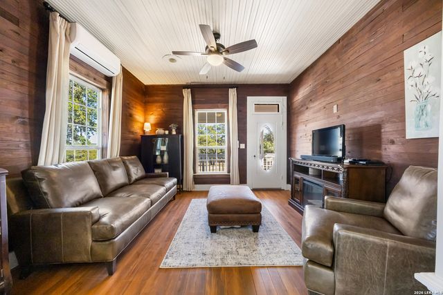 242 Model T, Blanco, TX 78606