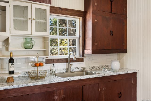 242 Model T, Blanco, TX 78606