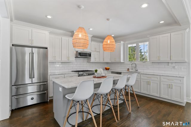 117 Forest Avenue 117, Fairfield, CT 06824