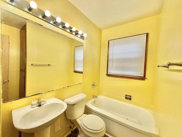 922 Farwell Street, Beloit, WI 53511