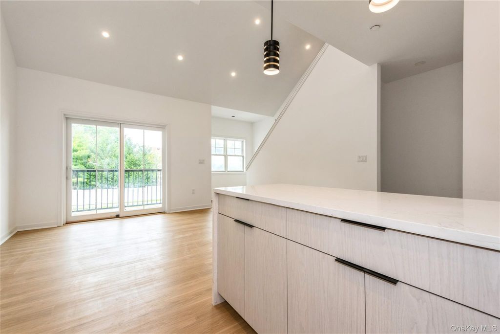 418 Atlantic Avenue 206, Oceanside, NY 11572