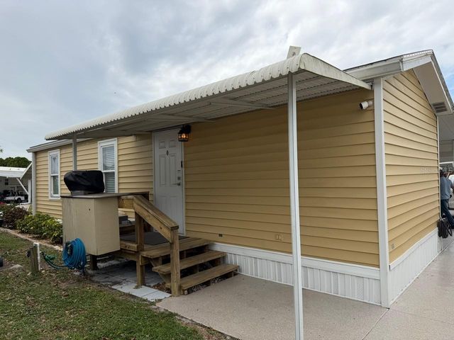 6633 53RD AVENUE E C-20, Bradenton, FL 34203