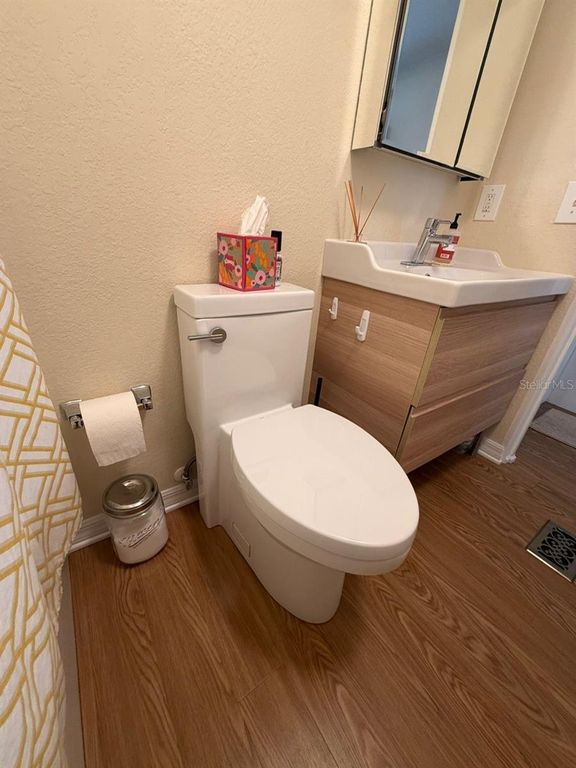 Image 19 of property listing at 6633 53RD AVENUE E C-20, Bradenton, FL 34203