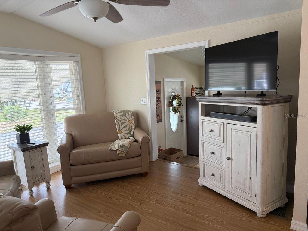 Image 9 of property listing at 6633 53RD AVENUE E C-20, Bradenton, FL 34203