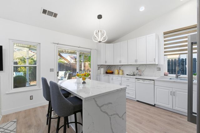 2404 E El Paso Avenue E, Fresno, CA 93720