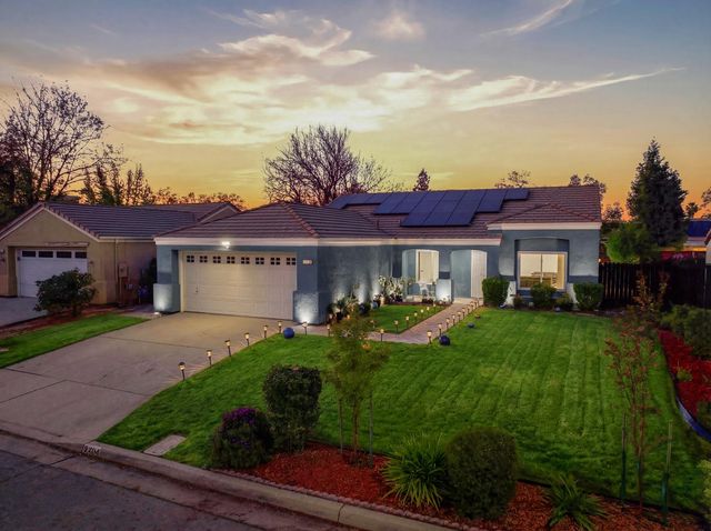 2404 E El Paso Avenue E, Fresno, CA 93720