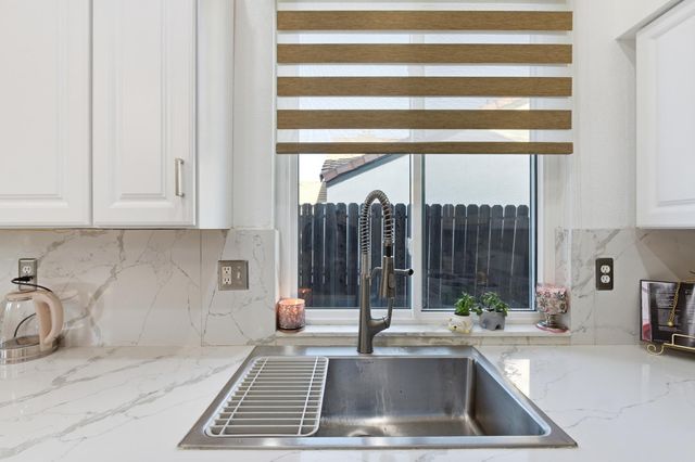 2404 E El Paso Avenue E, Fresno, CA 93720