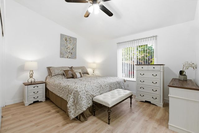 2404 E El Paso Avenue E, Fresno, CA 93720