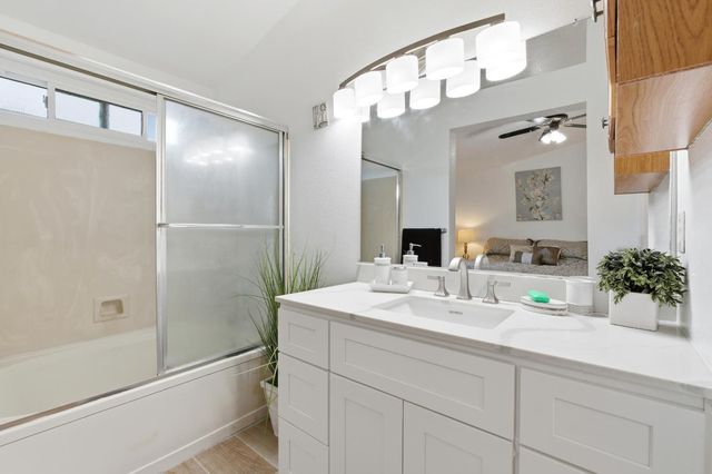 2404 E El Paso Avenue E, Fresno, CA 93720