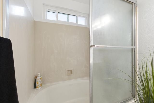 2404 E El Paso Avenue E, Fresno, CA 93720