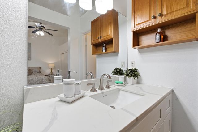 2404 E El Paso Avenue E, Fresno, CA 93720