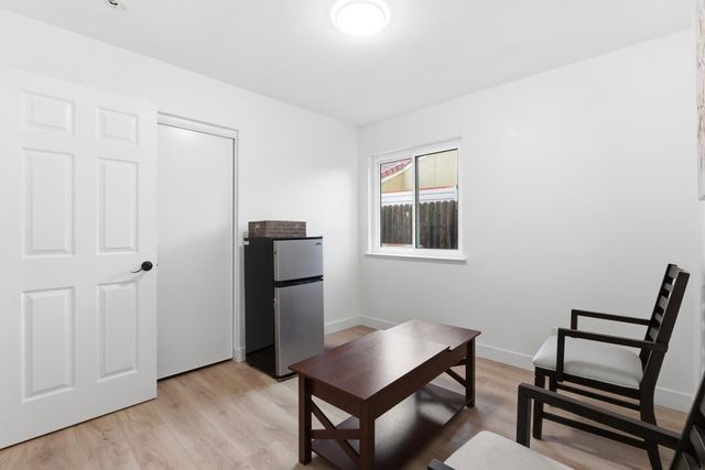 2404 E El Paso Avenue E, Fresno, CA 93720